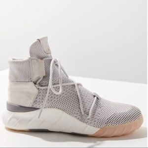 *BARELY WORN ADDIDAS** originals tubular x 2.0